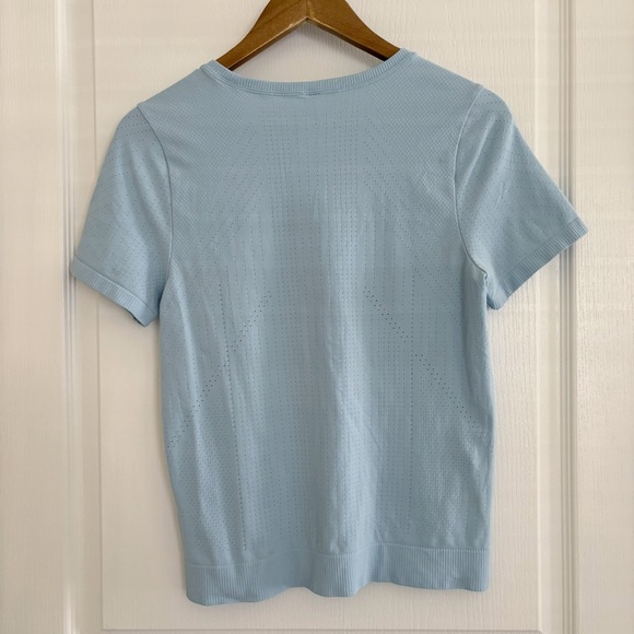 Athleta Top In Motion Seamless Tee Blue - Picture 3 of 8